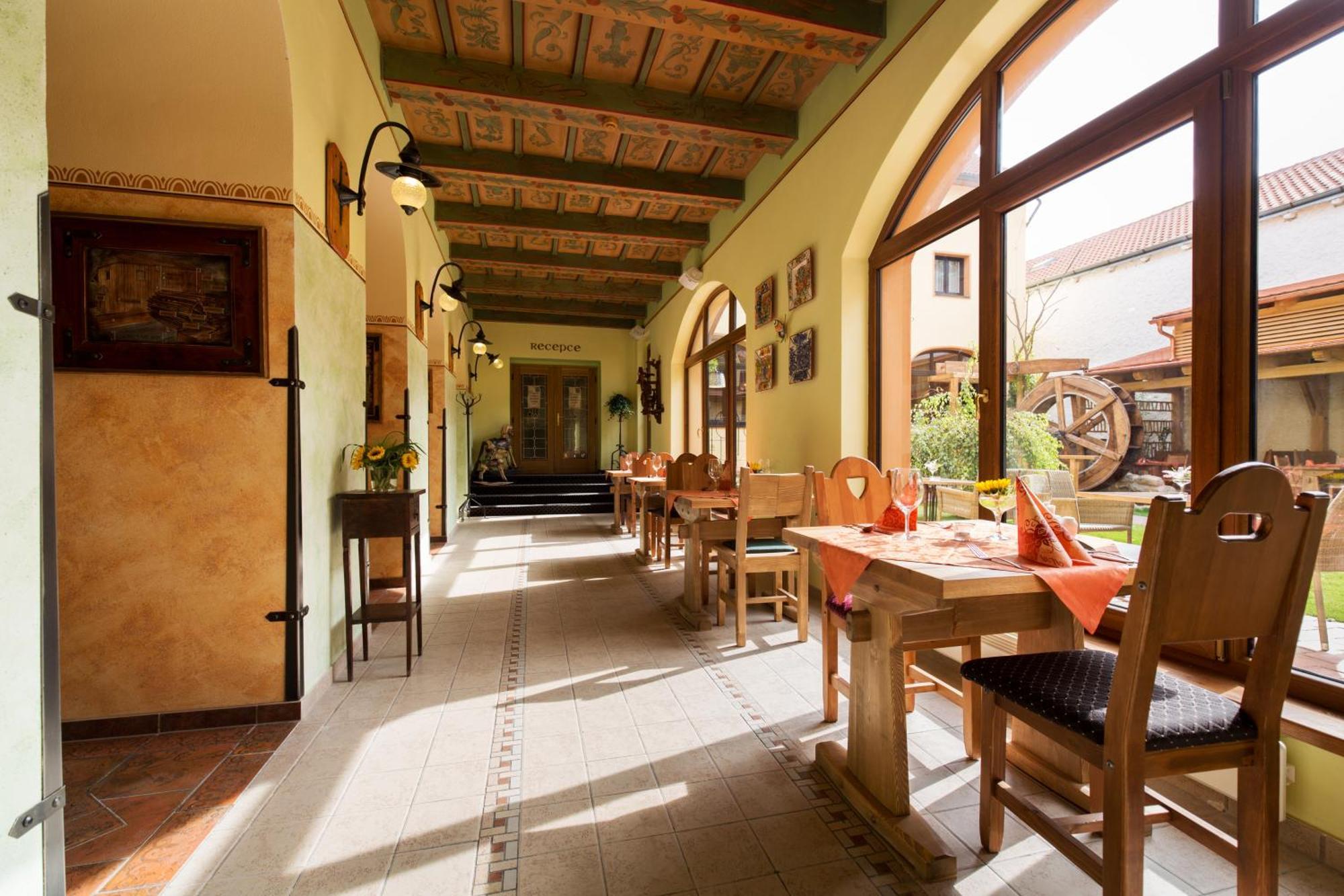 Hotel Selsky Dvur - Bohemian Village Courtyard — Bilder 3